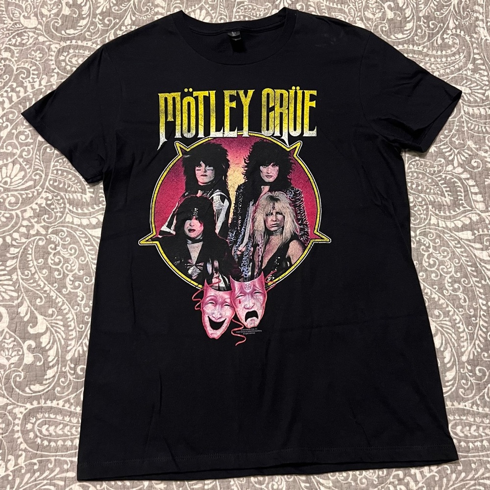 Hot Topic Motley Crue Theatre Of Pain graphic t-shirt